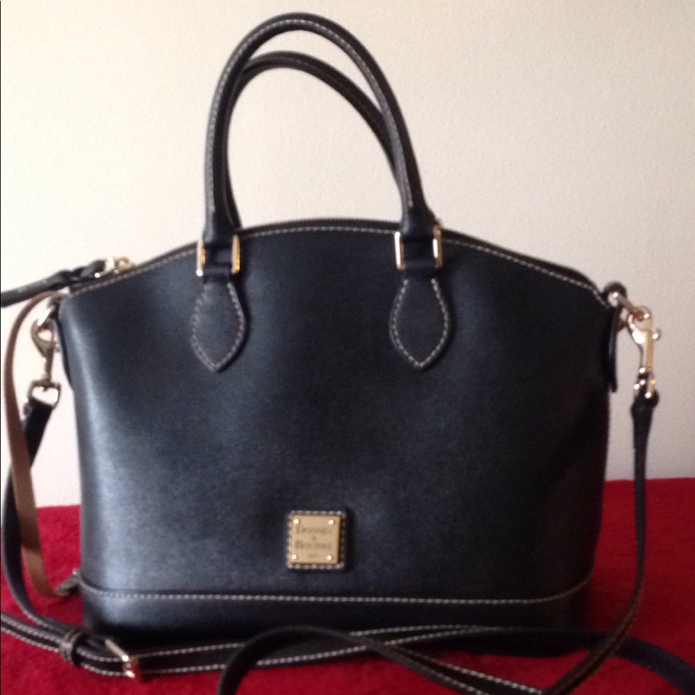 Dooney & Bourke Crossbody Leather Handbag, EXCELLENT CONDITION, needs new home.